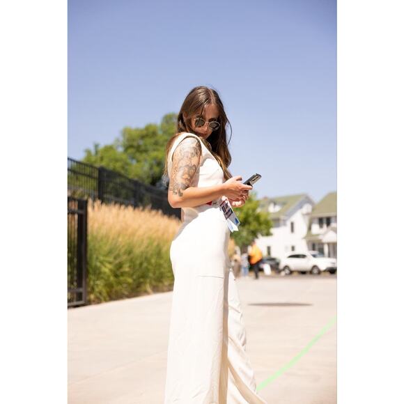 MARINA MOSCONE COLLECTIVE White V-Neck Sleeveless Wide Leg Jumpsuit Size 10 - Picture 3 of 12